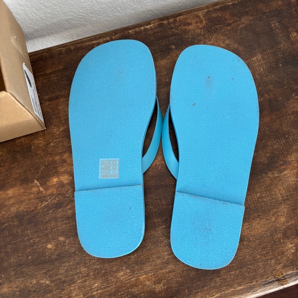 Sona Thong Sandals - Picture 4 of 5